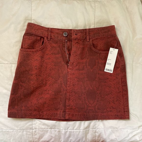 Urban Outfitters Rust Snake Skin Pattern Denim Skirt - Picture 2 of 4